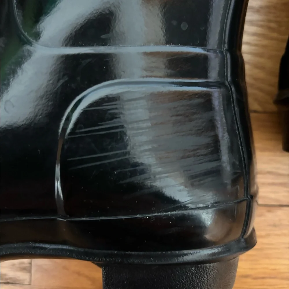 Hunter Women’s Glossy Black Short Size Boots~Size 8/F-7/M~W23700~EUC - Picture 9 of 16